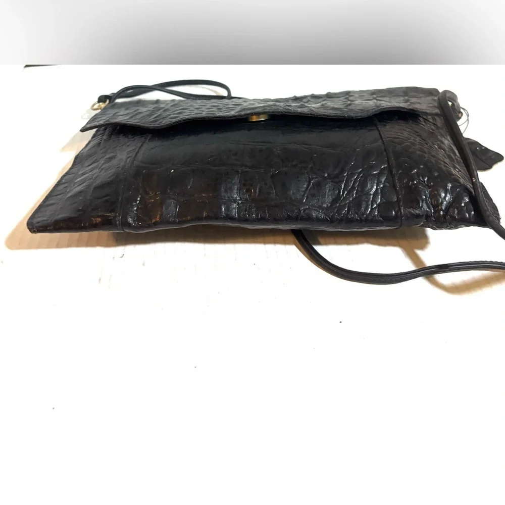 Elegant Black Crocodile-Embossed Women's Bag